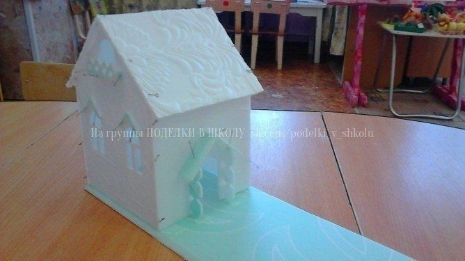 Домик из потолочной плитки Домик из потолочной плитки