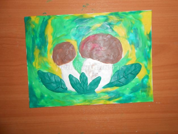 Грибная полянка: аппликация из пластилина