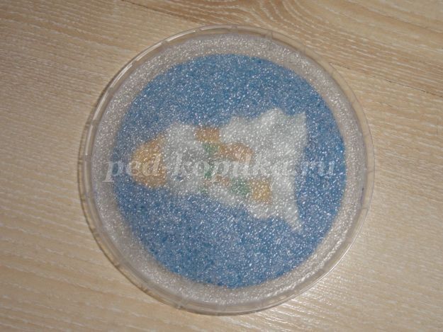 Пластилинография: снеговик в снежинке Пластилинография: снеговик в снежинке