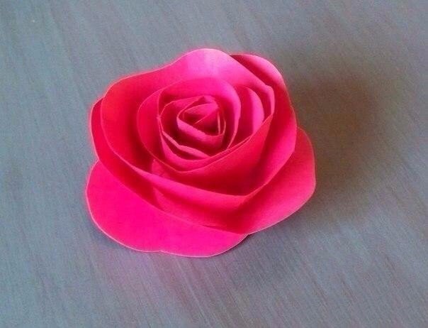 Простой способ сделать розу из бумаги