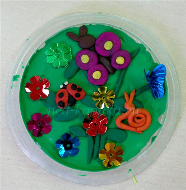 На лужайке На лужайке