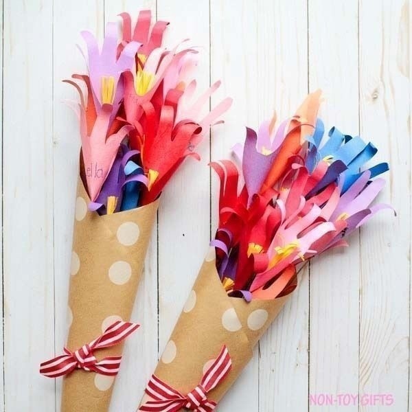 Яркие букетики из цветов-ладошек Яркие букетики из цветов-ладошек