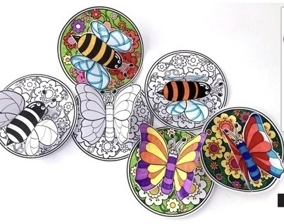 Бабочка и пчелка на цветах