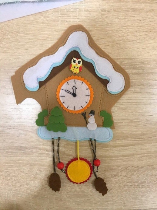 Зимние часики из фетра Зимние часики из фетра