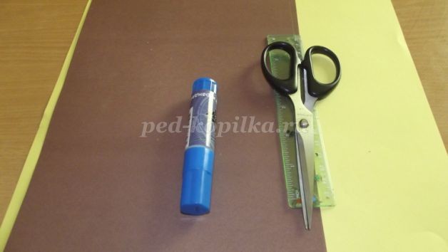 ​Плетеная закладка для книг детскими руками: часть 1