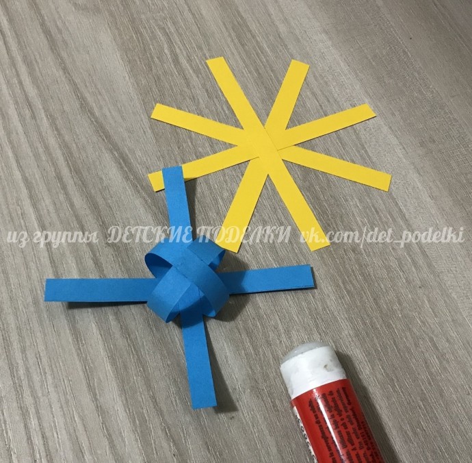 Ёлочка-подвеска с объемными шариками