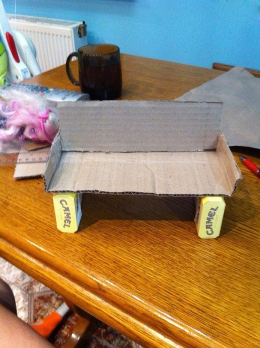 Диванчик для Барби из картона Диванчик для Барби из картона