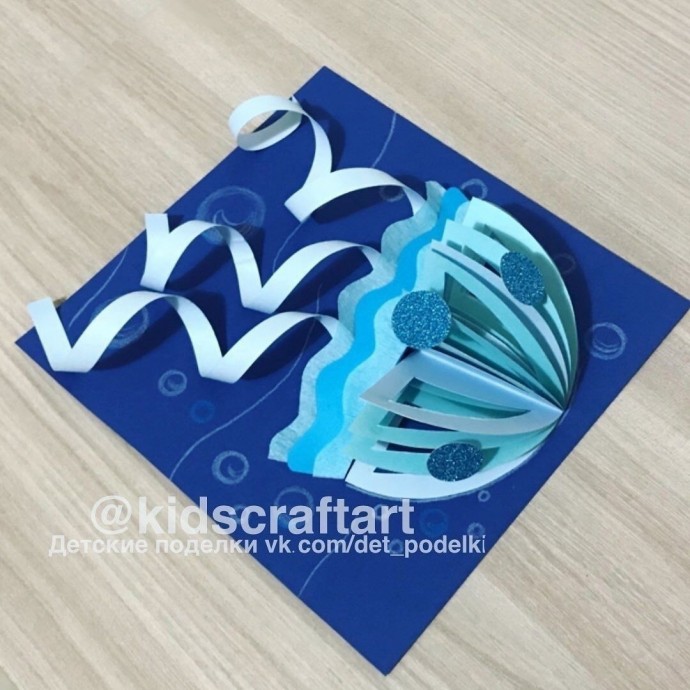 Медуза из цветной бумаги Медуза из цветной бумаги