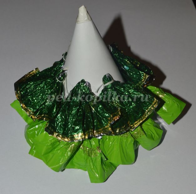 ​Ёлка из фантиков: часть 2