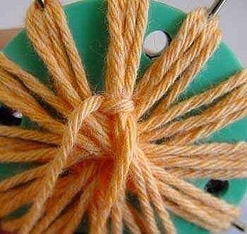 Цветок на картонной шестеренке Цветок на картонной шестеренке