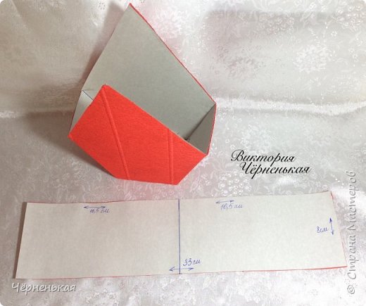 ​Интересная идея упаковки для новогоднего подарка своими руками - домик из конфет