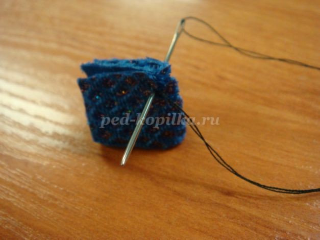 Новогодний пингвин в технике канзаши: часть 1 Новогодний пингвин в технике канзаши: часть 1