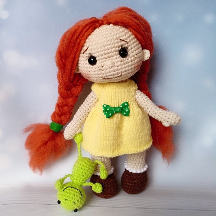 Вязаная куколка