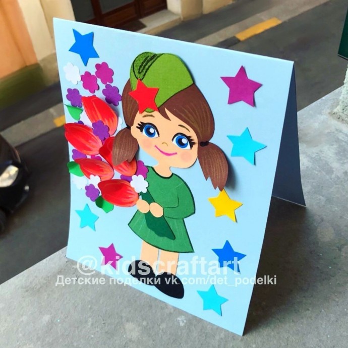 Девочка в пилотке Девочка в пилотке