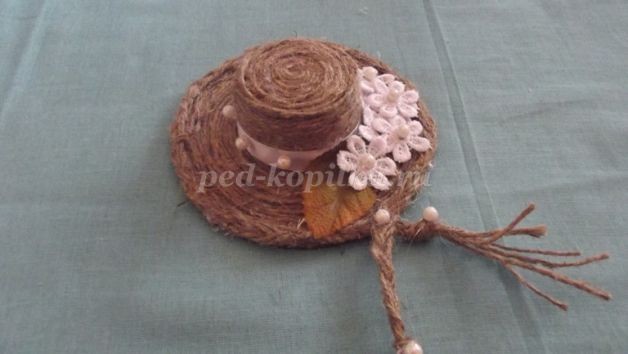 Шляпка из шпагата