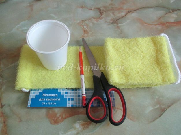 Ромашки из бросового материала детскими руками: часть 2