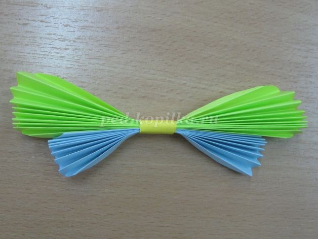 Объемная аппликация из цветной бумаги "На цветочной полянке": часть 2 Объемная аппликация из цветной бумаги "На цветочной полянке": часть 2