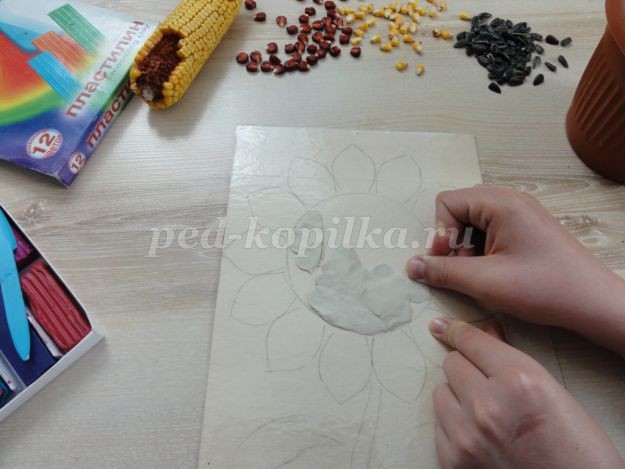 Пластилинография с использованием природных материалов "Под солнышком" Пластилинография с использованием природных материалов "Под солнышком"