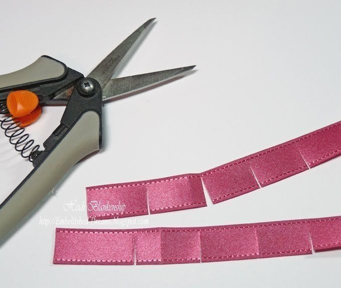 Розы из атласной ленты