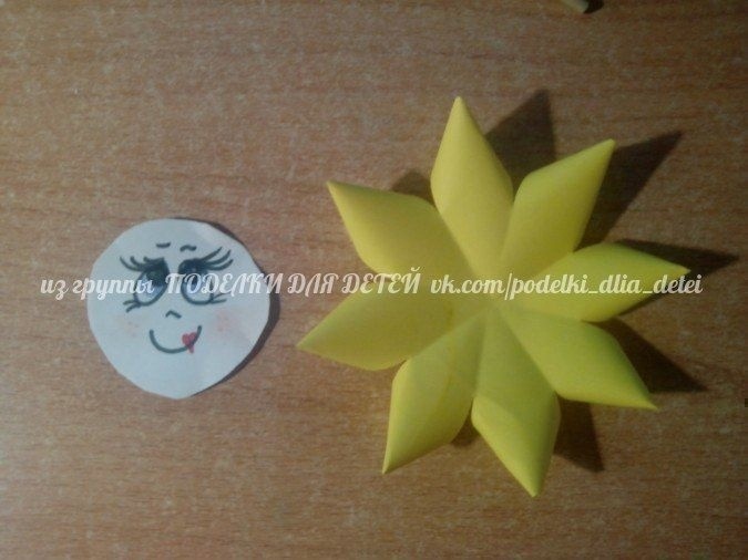 Цветочки-солнышки в вазочке