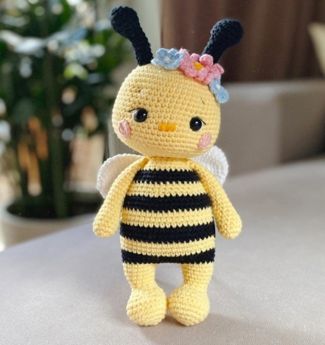 Пчёлка из пряжи