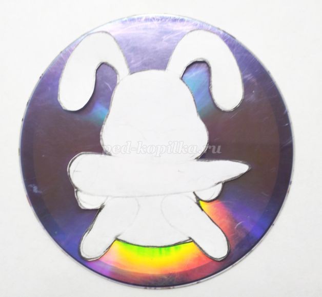 Пластилинография на диске: зайчик, часть 1