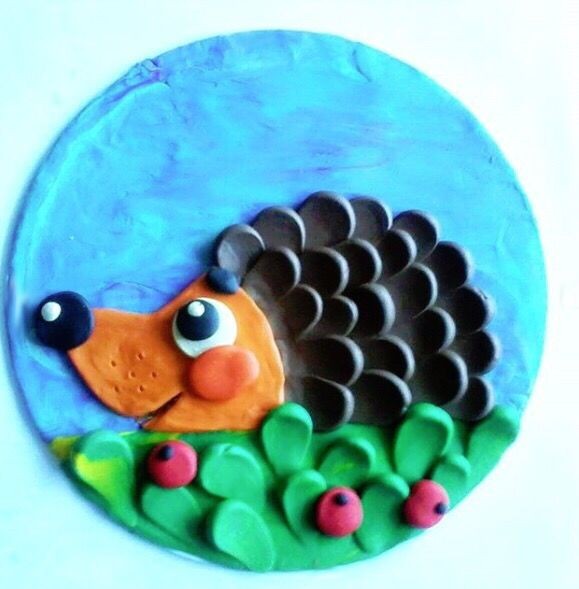 Ёжик, нарисованный пластилином
