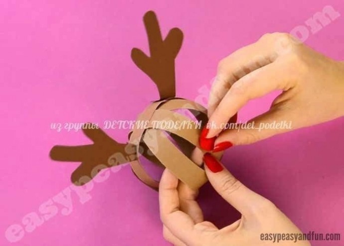 ​Олени из бумажных полосок