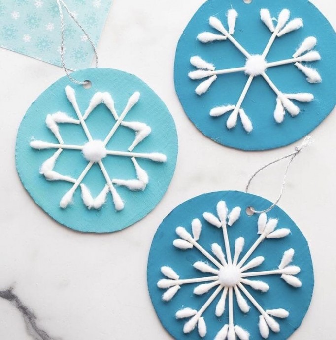 Снежинки в необычной технике Снежинки в необычной технике