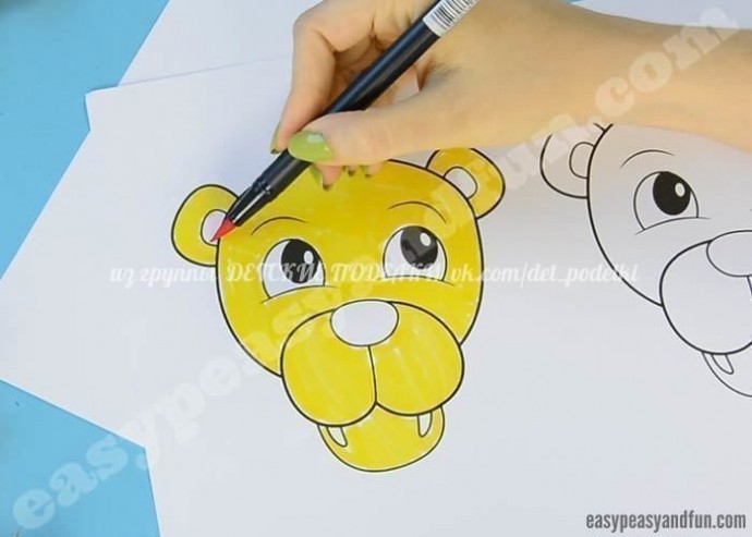 Лев с гривой из кленовых листьев Лев с гривой из кленовых листьев