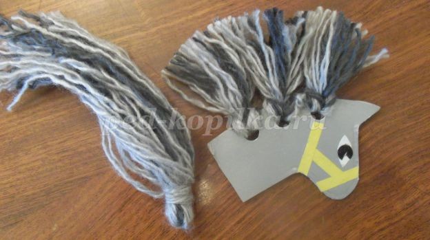 Лошадка из помпона