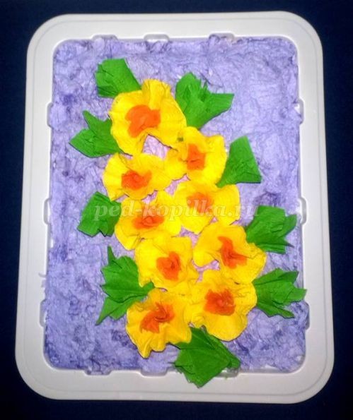 Полуобъёмные цветы из бумажных салфеток в технике торцевания