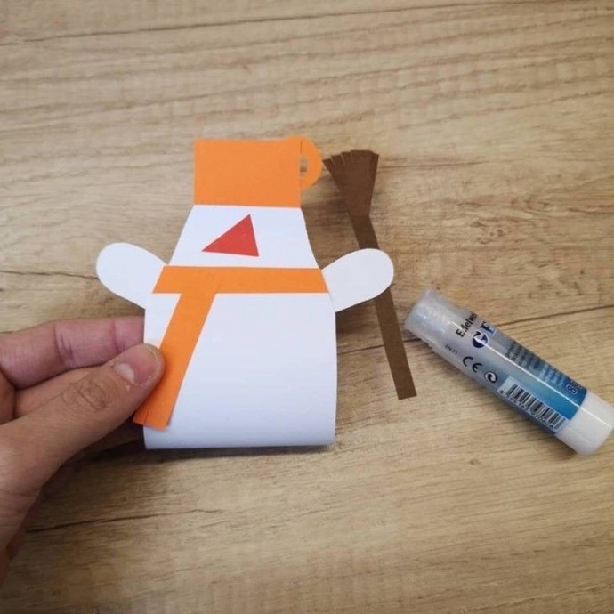 Снеговик с метлой Снеговик с метлой