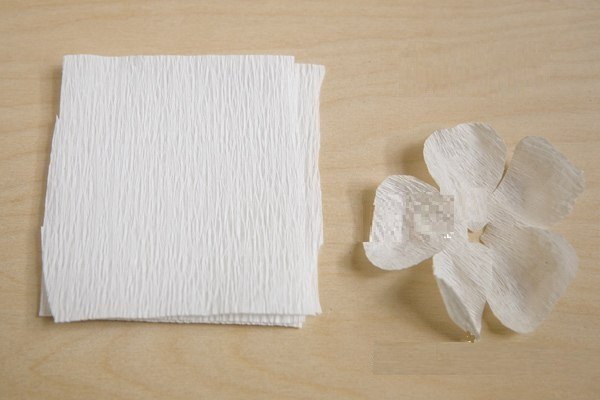 Изумительные белые маки