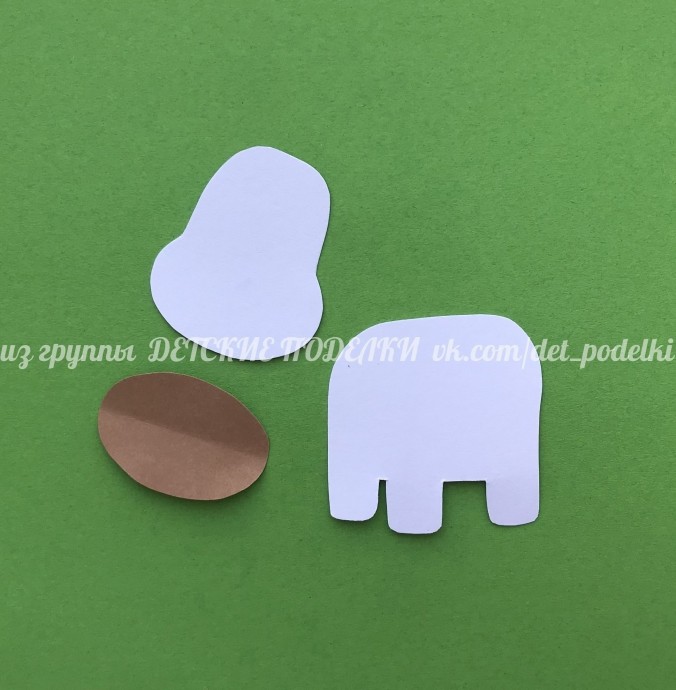 ​Коровка на лугу