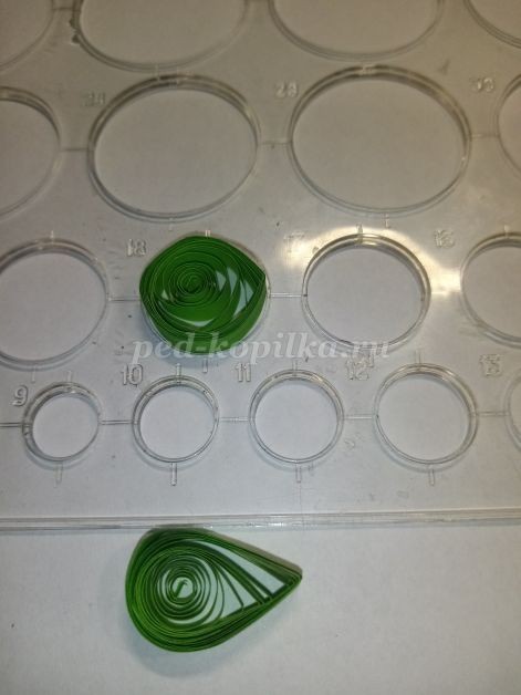 Ёлочка в технике квиллинг: часть 1 Ёлочка в технике квиллинг: часть 1