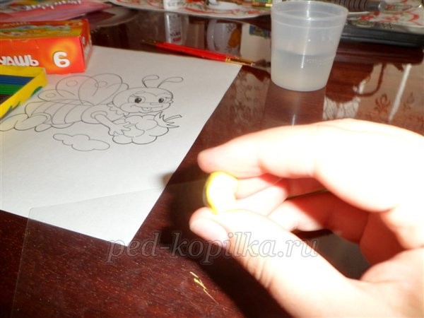 Пластилинография: пчелка-хозяйка Пластилинография: пчелка-хозяйка