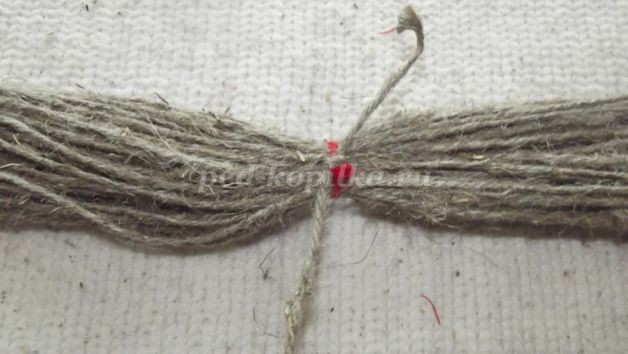 ​Коза из шпагата детскими руками: мастер-класс, часть 1