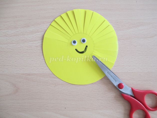 ​Объемная аппликация из цветной бумаги "Подсолнух": часть 1