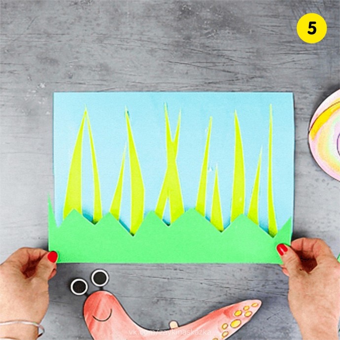 Улитка из цветной бумаги