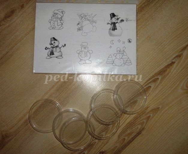 Пластилинография: снеговик в снежинке Пластилинография: снеговик в снежинке