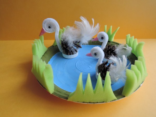 Поделки с детьми "Лебединое озеро"