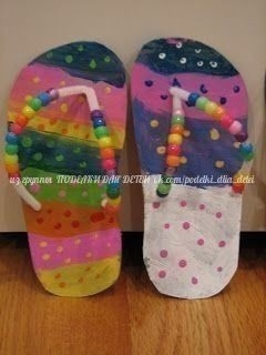 Оригинальная летняя поделка "Красочные шлепки" Оригинальная летняя поделка "Красочные шлепки"