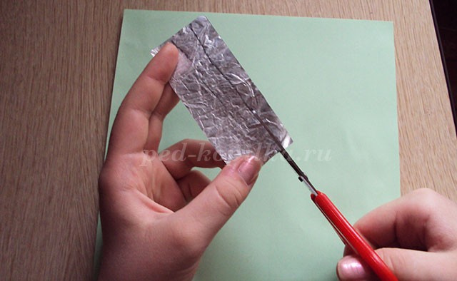 Весенняя аппликация из фантиков от конфет Весенняя аппликация из фантиков от конфет