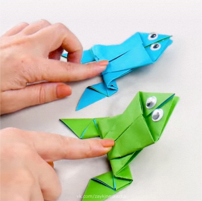 ​Как сложить из бумаги прыгающую лягушку