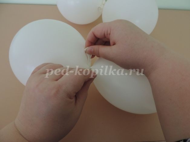 Мастер-класс по моделированию из воздушных шариков снеговика: часть 2