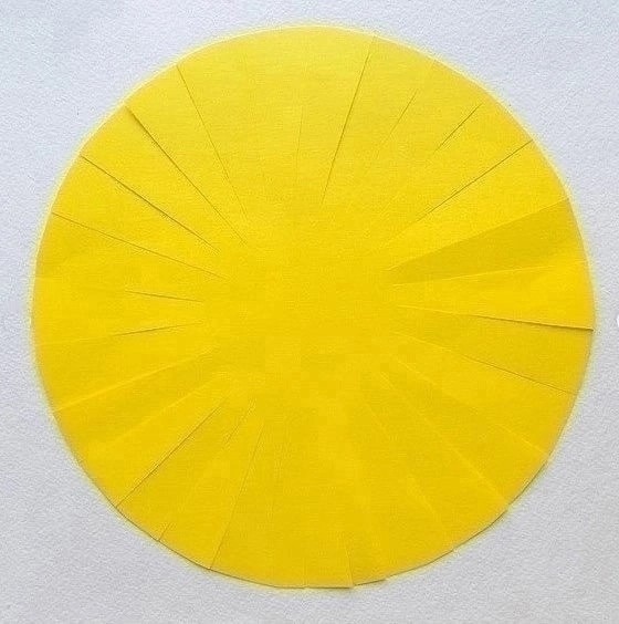 ​Простая поделка из бумаги "Солнышко"