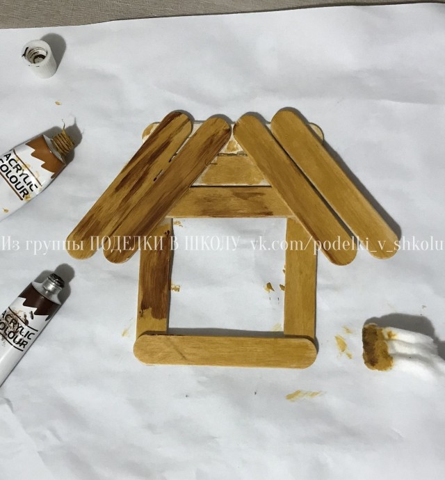 Снегирь у кормушки: поделка из бумаги и палочек