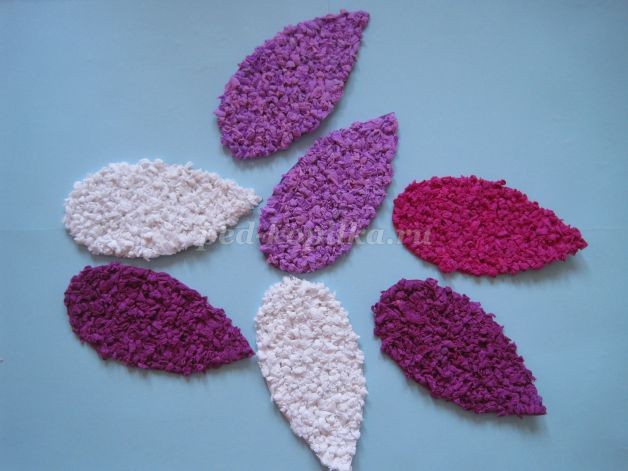 Букет сирени из цветной и гофрированной бумаги: часть 2