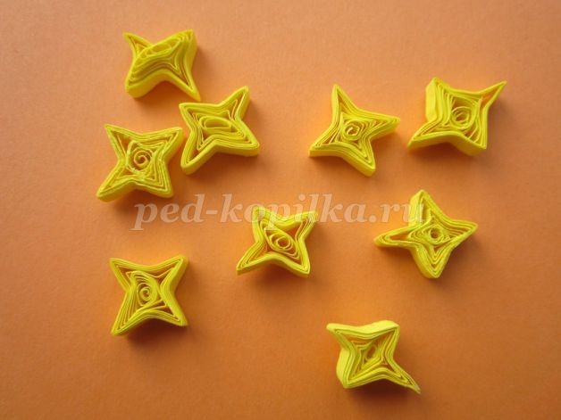 Объёмная новогодняя ёлка в технике квиллинг: часть 3